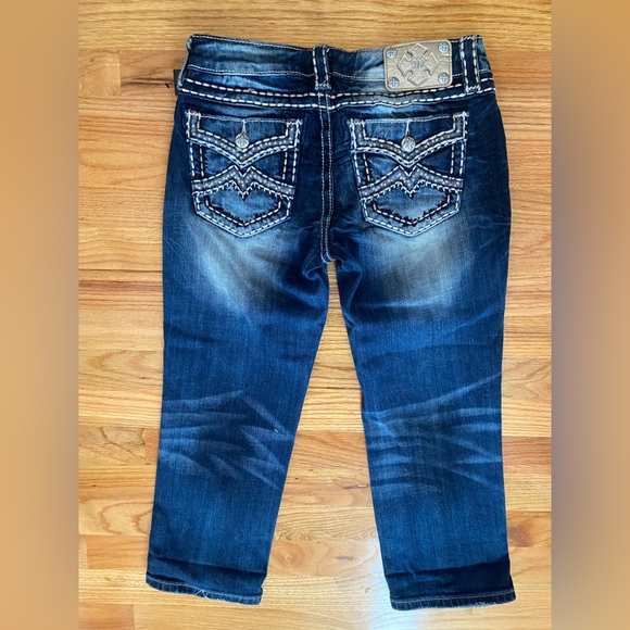NWT Women’s 28 Miss Me Jean Capris - Picture 4 of 5